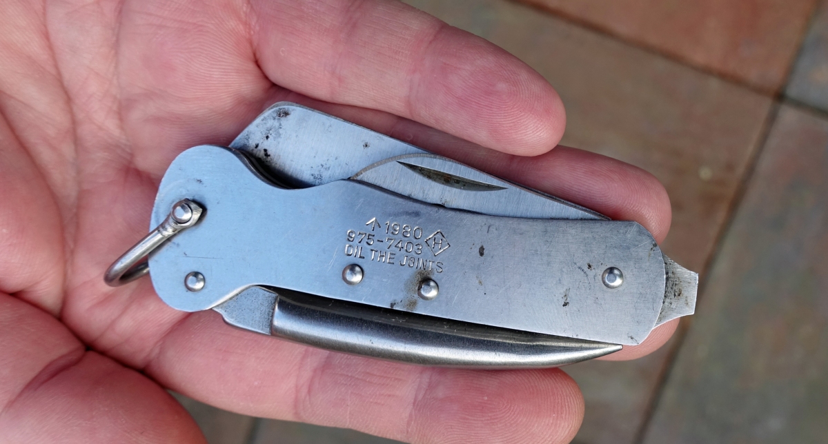 Knife chat: a blast from my past- the British Army Knife – Three Points of  the Compass
