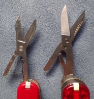 Scissors on 58mm and 65mm Victorinox knives compared