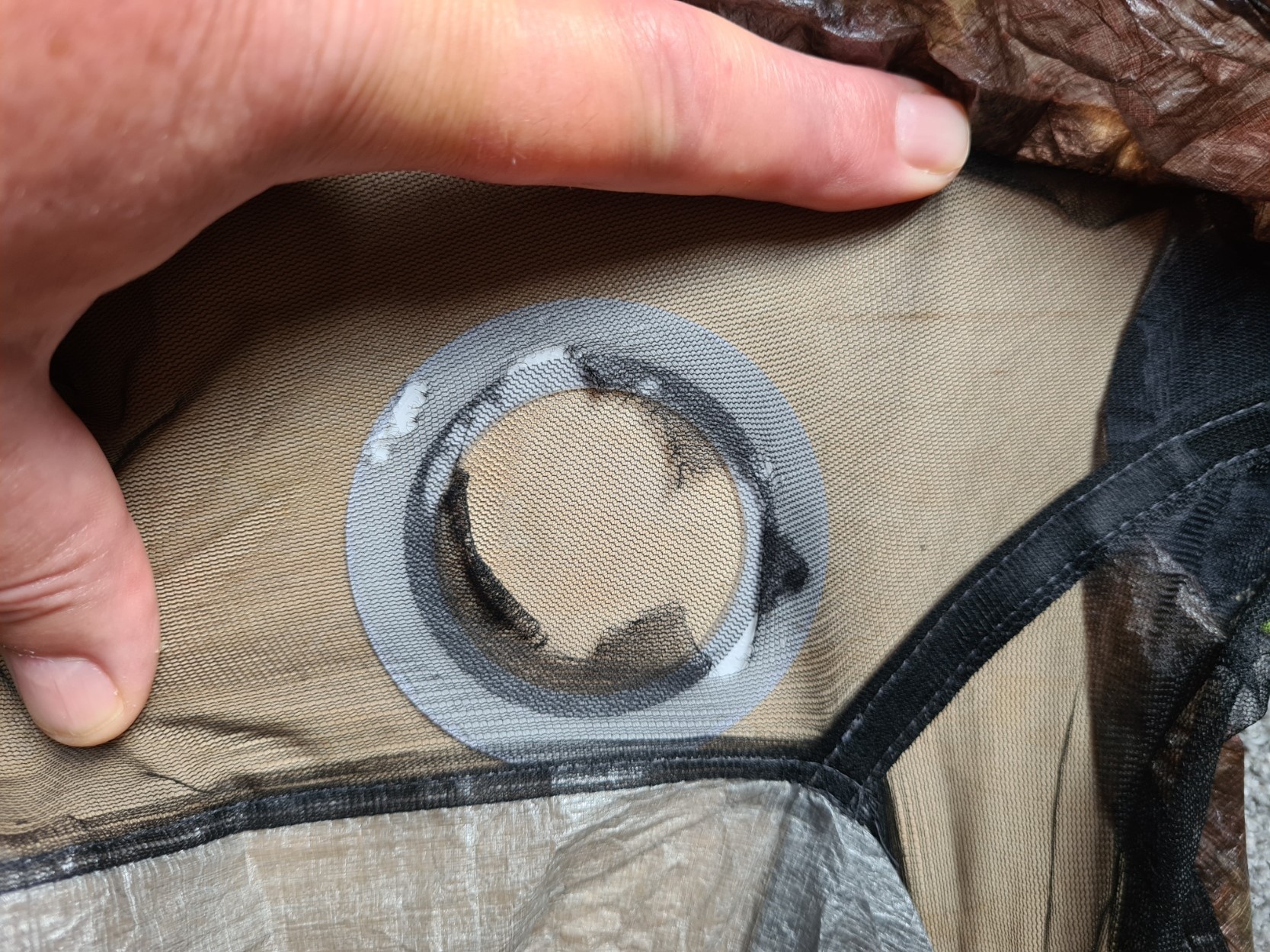 Offering unpeeled mesh patch to holes prior to starting